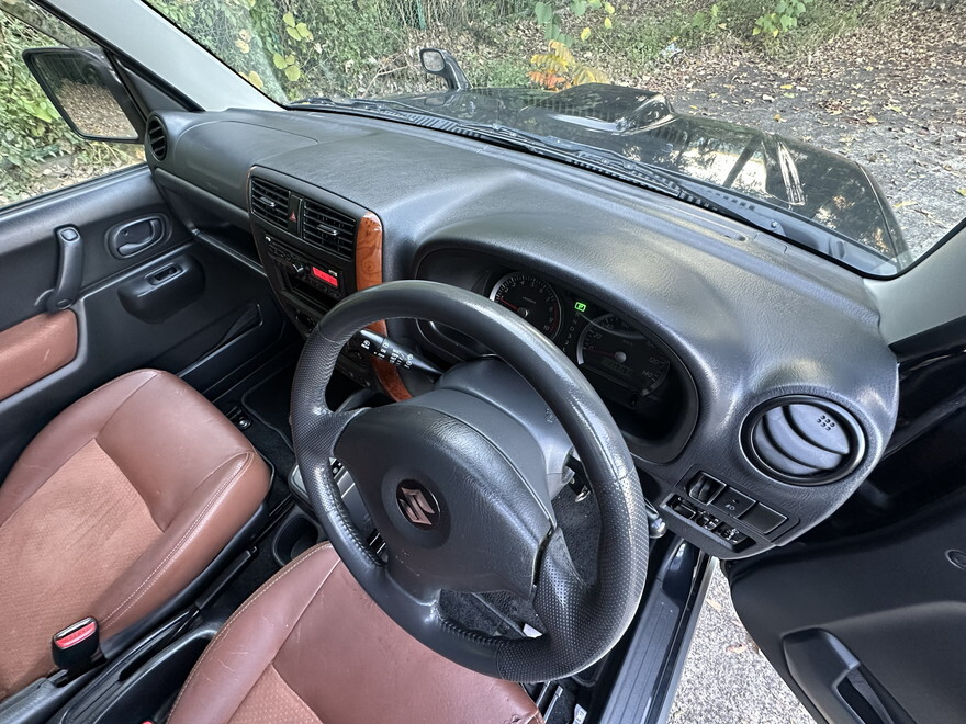 ☆車検は令和9年11月まで　ジムニー　特別仕様車ランドベンチャー☆スズキ　JB23W 　6型　4WD☆修復歴なし　実走行　スタッドレスタイヤ　_画像5