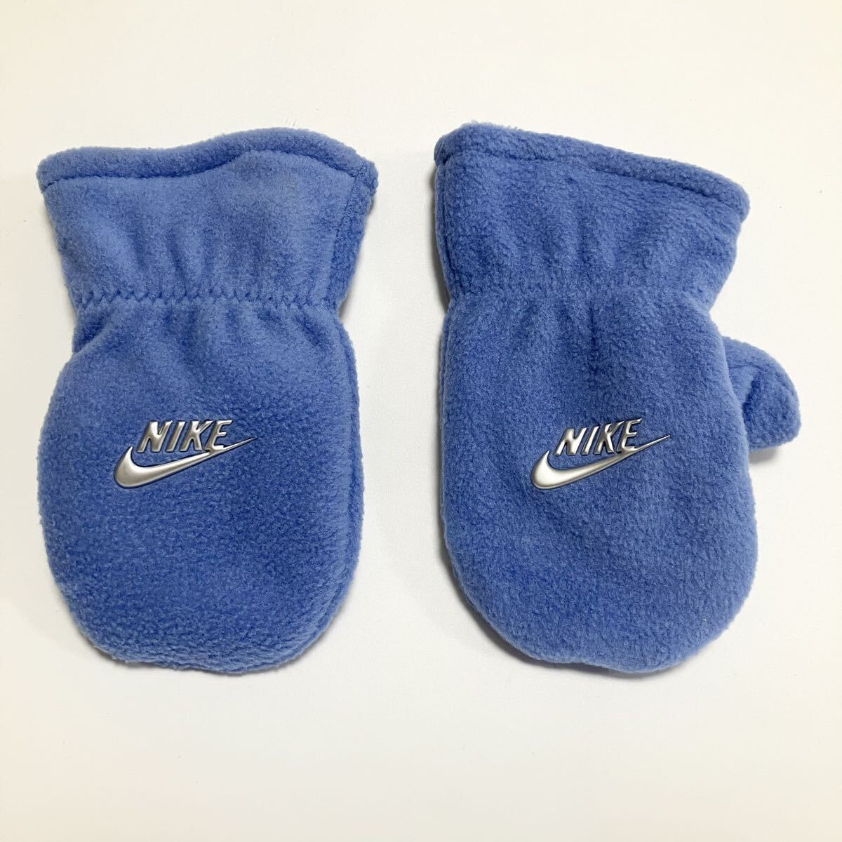 X759 未使用 NIKE ナイキ 帽子 ハット 手袋 キッズ 子供服 赤ちゃん ベビー ブルー 秋 冬 防寒 温かい かわいい　可愛い 7A3065 C337_画像4