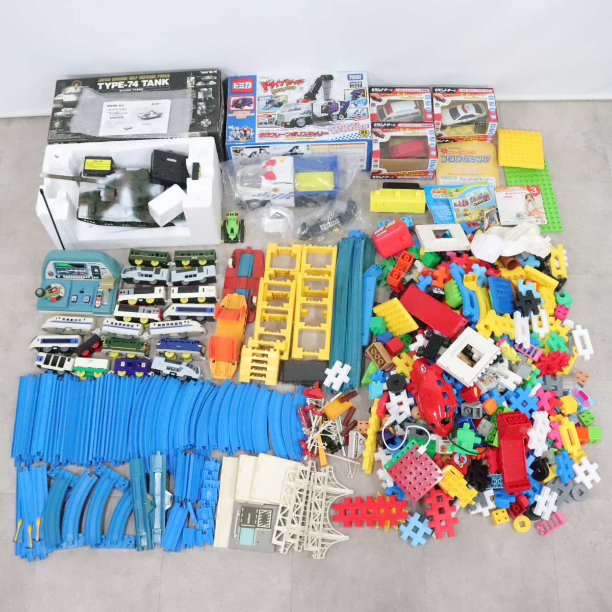 * мужчина игрушка суммировать TOMY Plarail Tomica LEGO Toyota TAIYO Ground Self-Defense Force 74 тип танк новый блок направляющие Shinkansen электропоезд и т.п. _MFM_C1117-F006