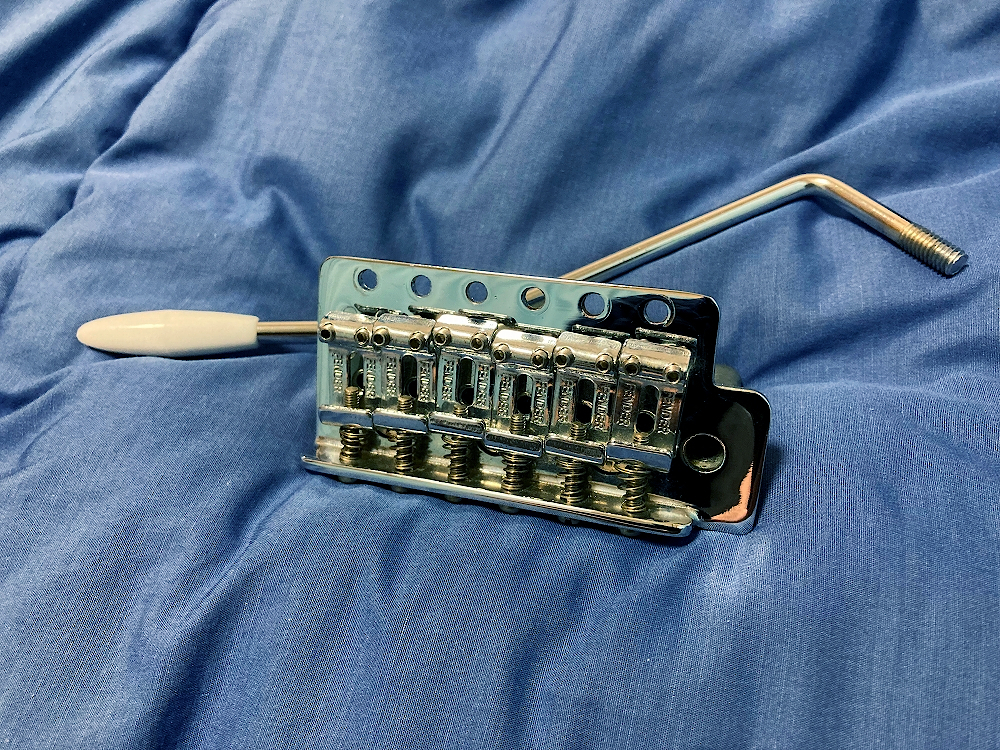 FENDER刻印サドル シンクロナイズドトレモロブリッジ 10.5mmタイプ_画像1