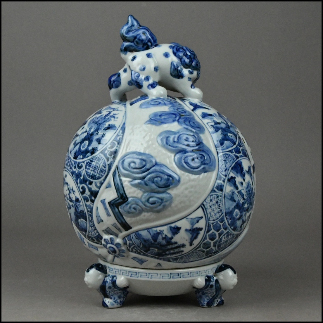 【NNK】時代物【五良太甫 呉祥瑞造】染付 獅子摘 山水楼閣透彫刻 唐子足大香炉 香道具 高さ32cm D7-1111-6_画像4