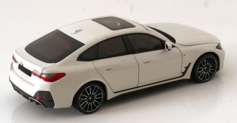 Minichamps 110023011 ミニチャンプス 1/18 ミニカー ダイキャストモデル 2022年モデル BMW i4 M50 2022 ホワイト_画像2