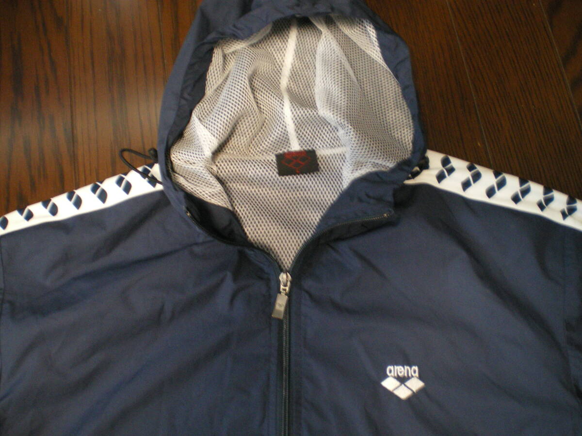 ★美品 arena / ウィンドブレーカー フード付き プルオーバー 裏メッシュ デサント製 / L (実寸 肩幅55cm身幅62cm着丈74cm袖丈61cm) ★_画像2