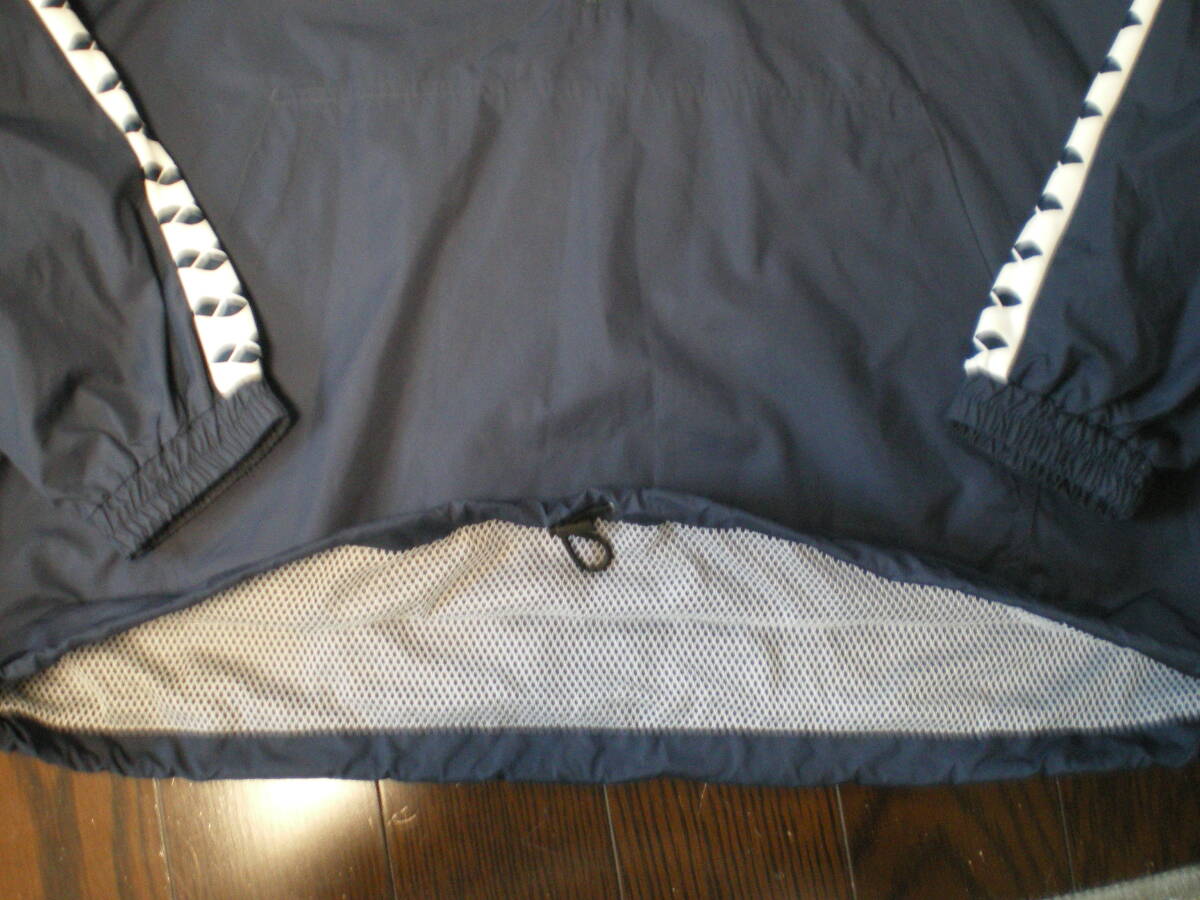 ★美品 arena / ウィンドブレーカー フード付き プルオーバー 裏メッシュ デサント製 / L (実寸 肩幅55cm身幅62cm着丈74cm袖丈61cm) ★_画像3