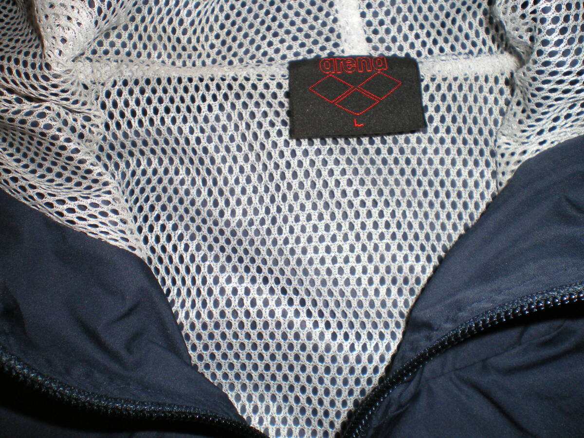 ★美品 arena / ウィンドブレーカー フード付き プルオーバー 裏メッシュ デサント製 / L (実寸 肩幅55cm身幅62cm着丈74cm袖丈61cm) ★_画像4