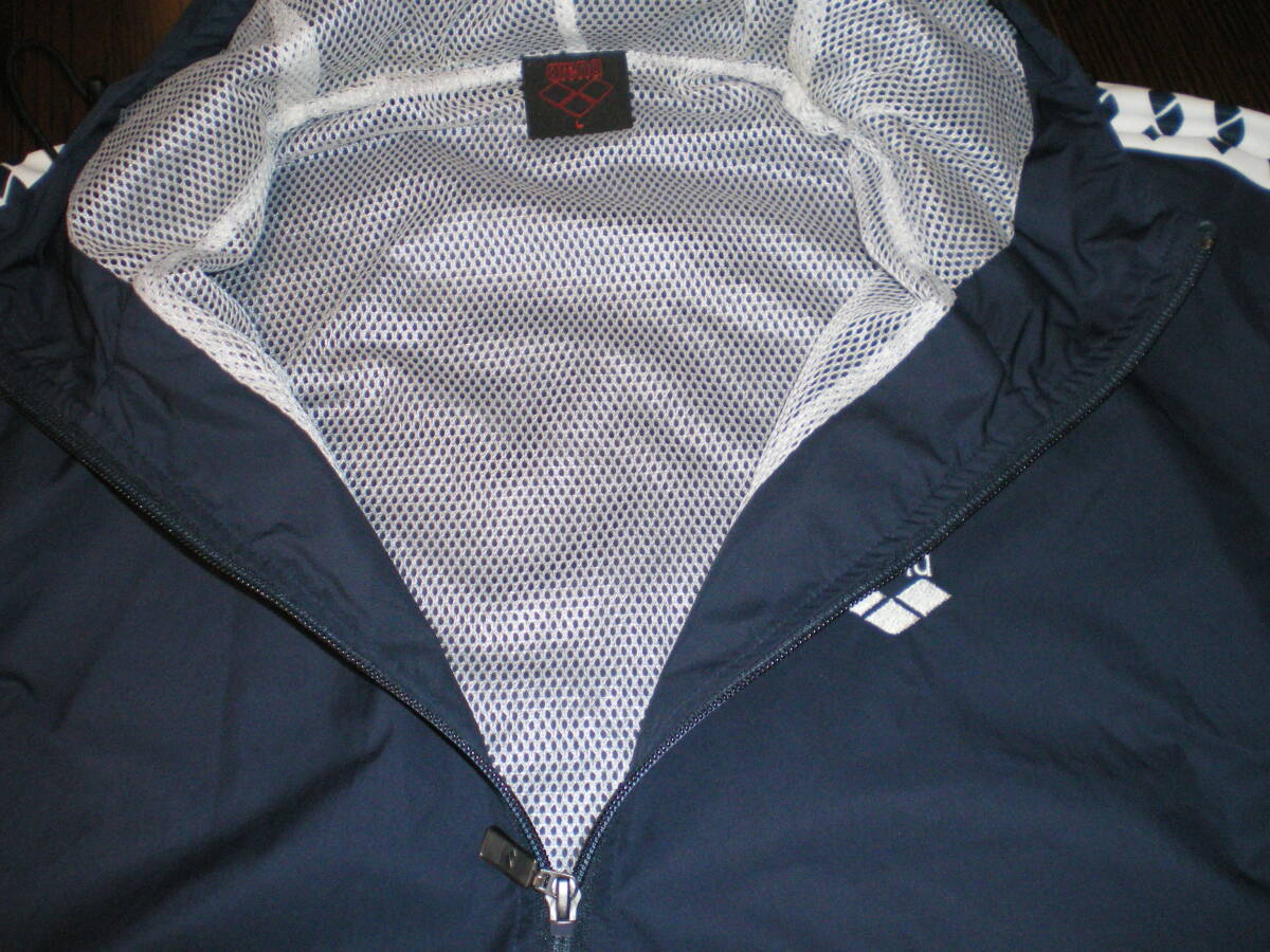 ★美品 arena / ウィンドブレーカー フード付き プルオーバー 裏メッシュ デサント製 / L (実寸 肩幅55cm身幅62cm着丈74cm袖丈61cm) ★_画像5