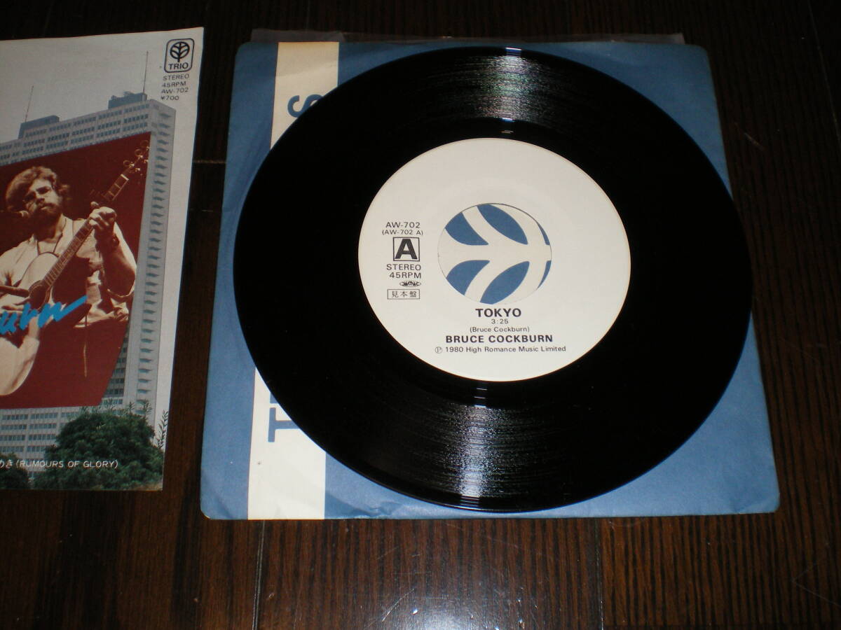♪国内盤 7inch プロモ白ラベル Bruce Cockburn ブルース・コバーン / Tokyo / 歌詞対訳付♪_画像3