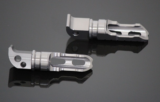 MADMAX ヤマハ MT-03 CNCタンデムステップ チタン (MM05-0139-TI)_画像2