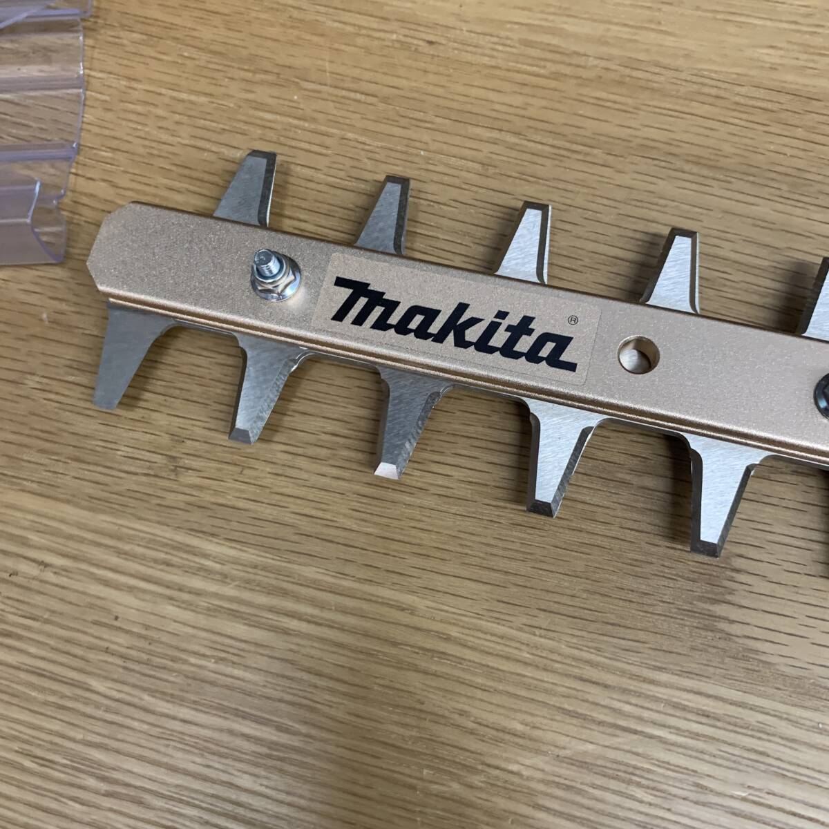 未使用保管品 makita(マキタ) 300mm 生垣バリカン MUH3052 園芸 ガーデニング _画像6