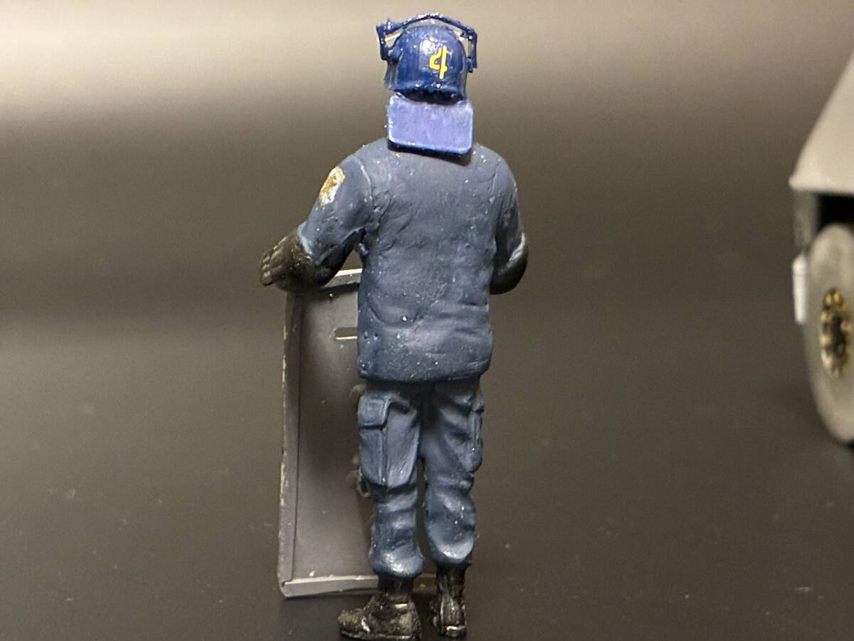 警視庁第四機動隊 小型放水警備車 仮想車両 タミヤ軽装甲機動車改造 機動隊員1名付属 素人完成品 自衛隊車両・警察車両_画像9