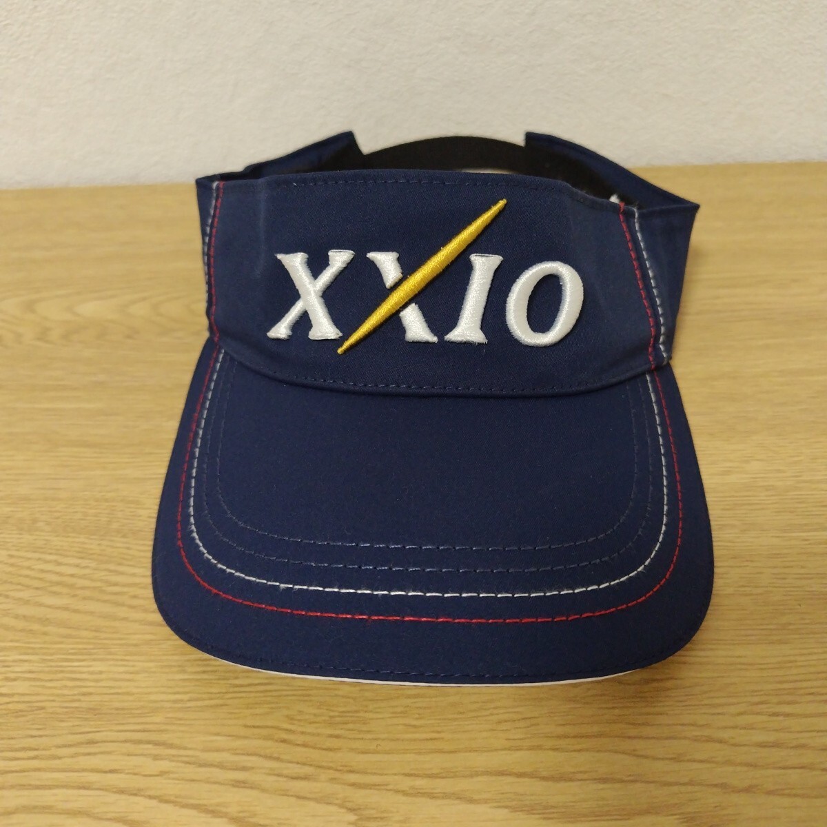 ＼送料無料！／☆美品☆【XXIO】ゼクシオ サンバイザー TGF仕様 紺色 ネイビー フリーサイズ(55〜60cm) ゴルフウェア GOLF スポーツ 日よけ_画像3
