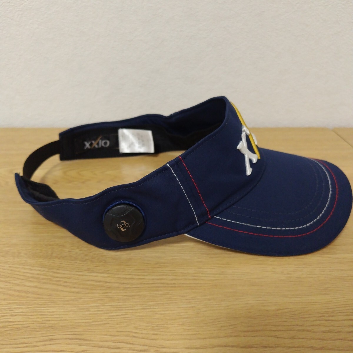 ＼送料無料！／☆美品☆【XXIO】ゼクシオ サンバイザー TGF仕様 紺色 ネイビー フリーサイズ(55〜60cm) ゴルフウェア GOLF スポーツ 日よけ_画像4