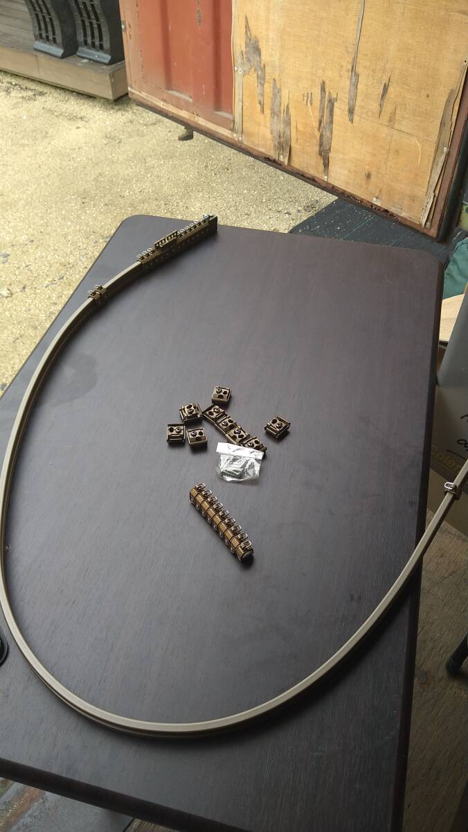 カーテンレール カーブ 曲面 135cm ブラウン 車中泊 キャンプ アウトドア マグネットランナー 曲がり自在 天井 ドア_画像1