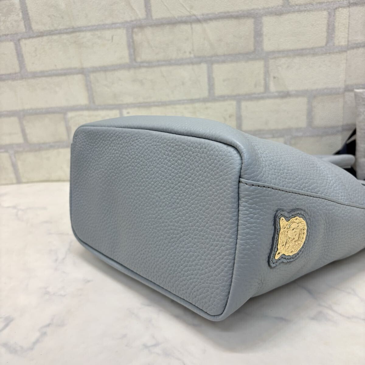 新品 未使用 日本製 ADMJ エーディーエムジェイ トートバッグ ハンドバッグ 保管袋付き 本革レザー レディース 水色 ブルー_画像5