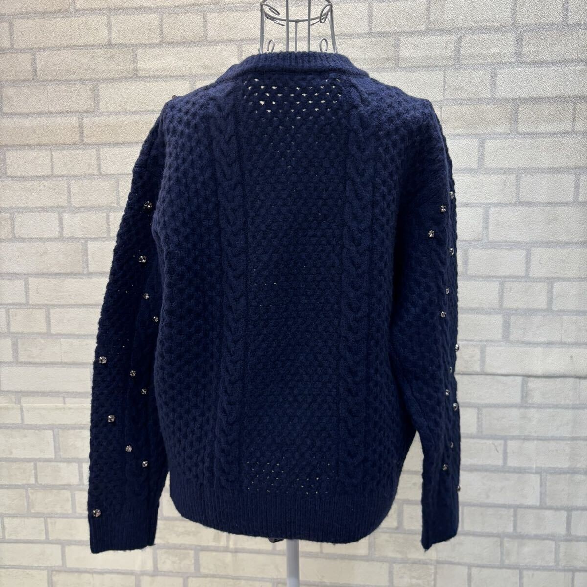 極美品 2回のみ着用 ルーニィ LOUNIE ニット セーター 厚手 長袖 ケーブルニット ラインストーン ウール混 サイズF ネイビー レディース_画像3