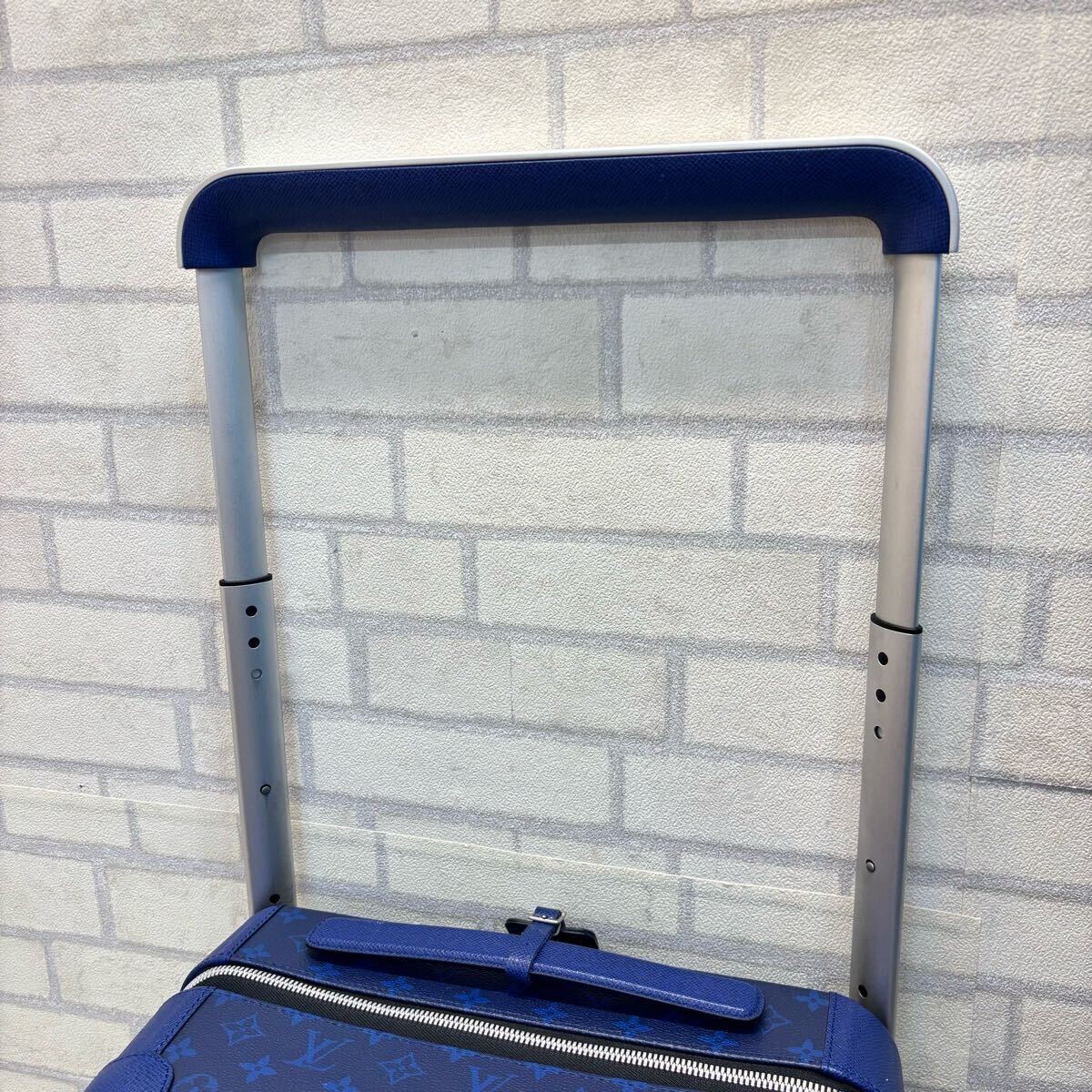 美品 LOUIS VUITTON ルイヴィトン M20183 ホライゾン 50 タイガラマ レザー スーツケース ブルー 青 キャリーバッグ_画像3