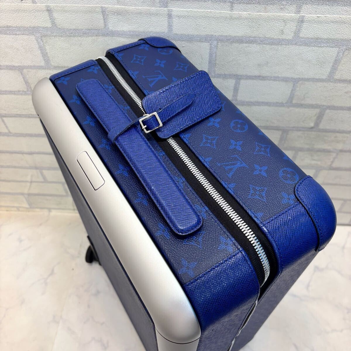 美品 LOUIS VUITTON ルイヴィトン M20183 ホライゾン 50 タイガラマ レザー スーツケース ブルー 青 キャリーバッグ_画像10