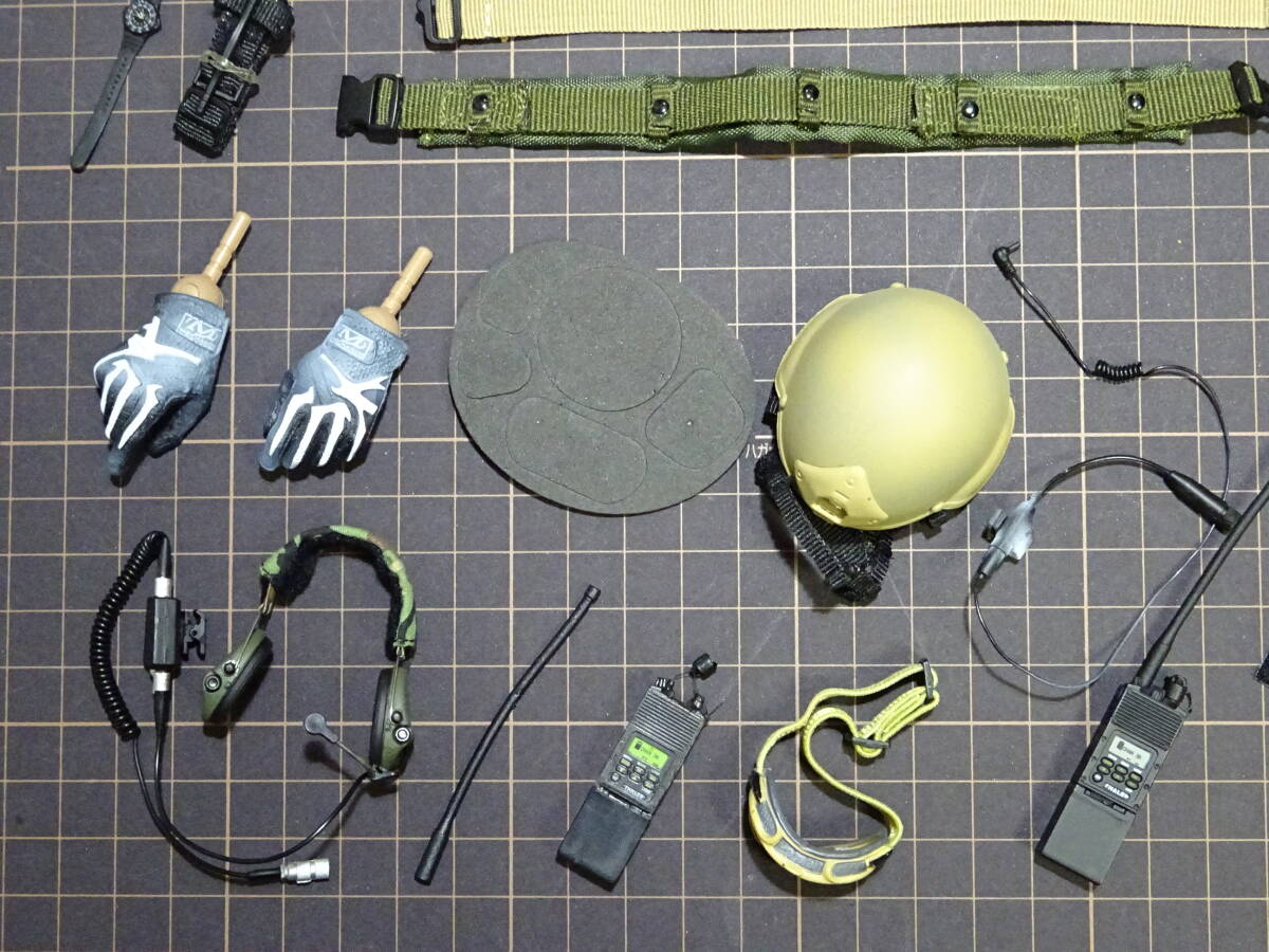 SOLDIERSTORY　ソルジャーストーリー　1/6　グレネード　ヘルメット　ニーパッド　無線機　ミリタリー　フィギュア　装備　ルーズ　パーツ_画像4