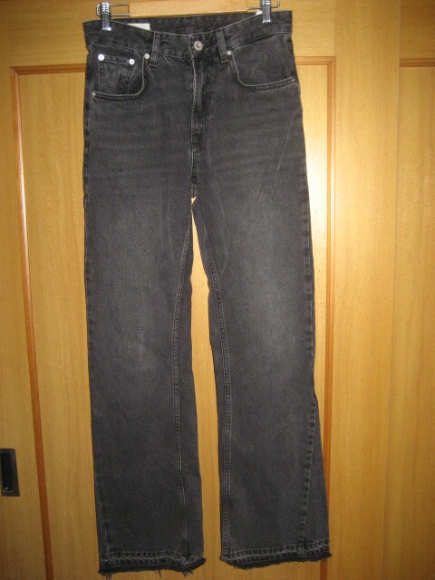 送料込み!美品ZARA MANザラ マンのブラックデニムのフレアージーンズ29_画像1