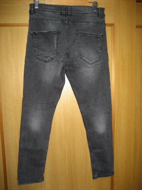 送料込み！ZARA MAN　ザラ　マンのダメージ加工ブラックデニムのアンクル丈のスキニースリムストレッチジーンズ31_画像4