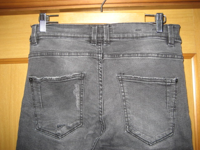 送料込み！ZARA MAN　ザラ　マンのダメージ加工ブラックデニムのアンクル丈のスキニースリムストレッチジーンズ31_画像5