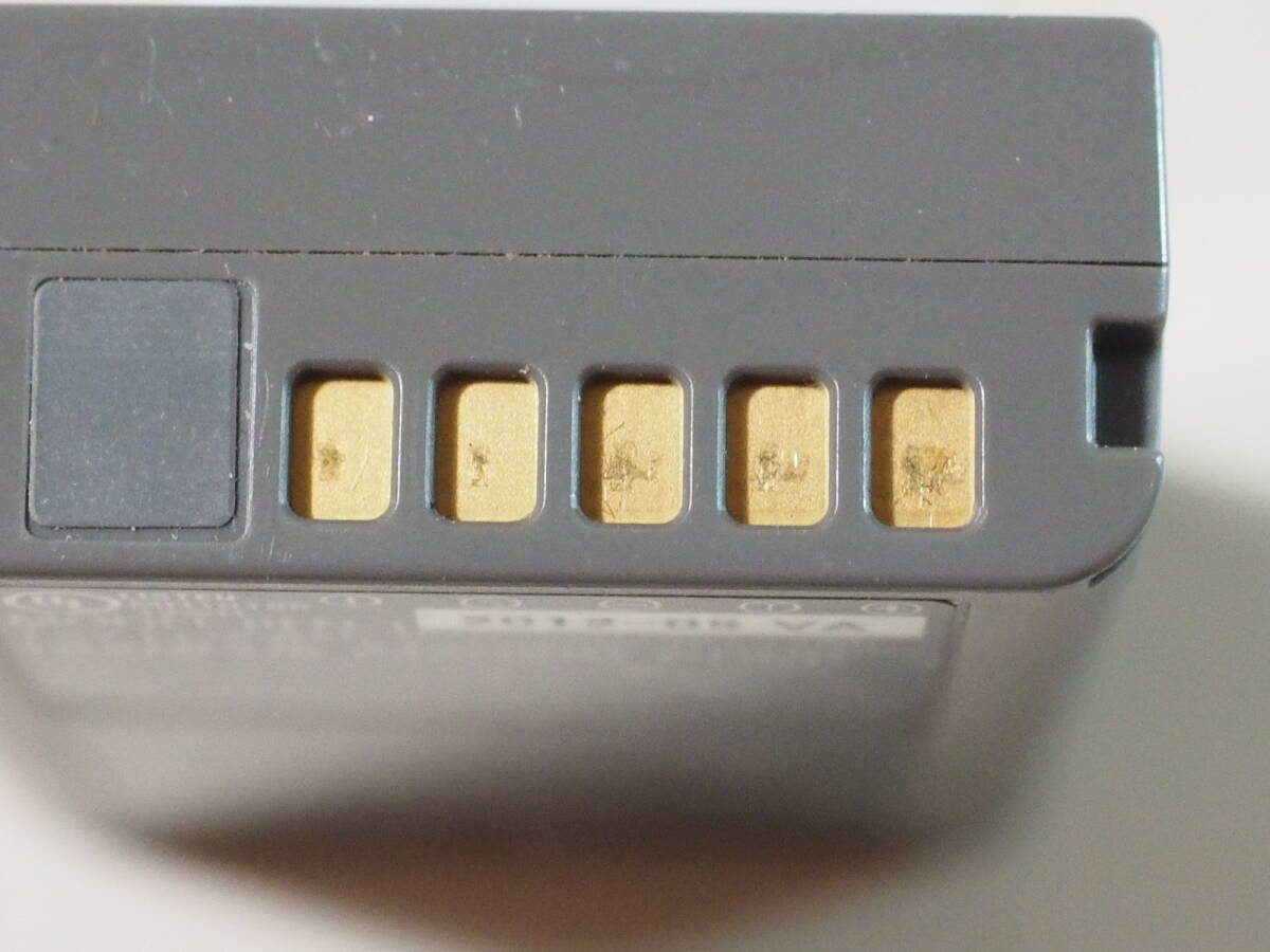 ◆カメラ2605-18◆ 純正 バッテリー BLN-1 劣化少なめ？中古 フル充電直後の電圧は8.61V位（正常です） OLYMPUS オリンパス ～iiitomo～_画像6