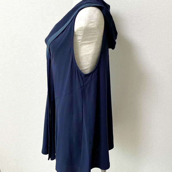 #anc キャラオクルス CARAOCRUZ レリアン Leilian ベスト ジレ 9 紺 シンプル フード付き 美品 レディース [894108]_画像2