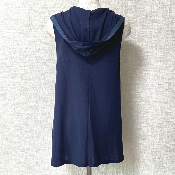 #anc キャラオクルス CARAOCRUZ レリアン Leilian ベスト ジレ 9 紺 シンプル フード付き 美品 レディース [894108]_画像3