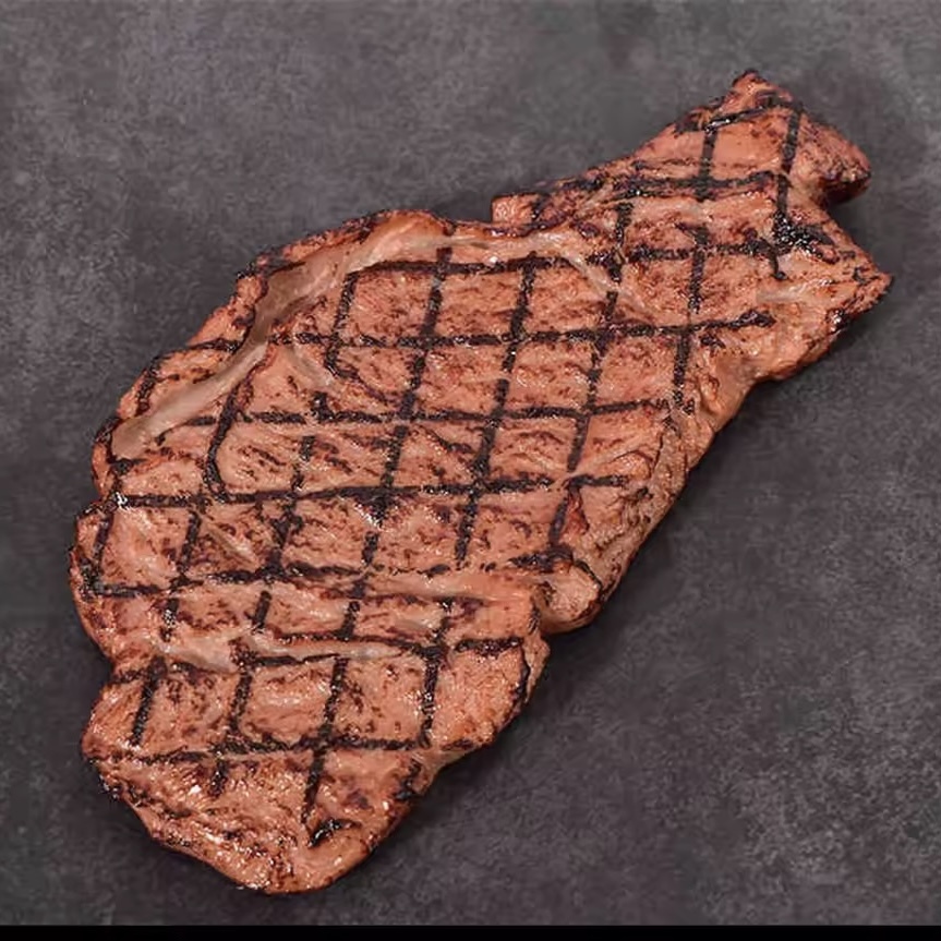 ☆リアルな見た目☆ 食品サンプル　ステーキ　お肉　牛肉　洋食　全長15cm　本物そっくり　偽物　ディスプレイ_画像1