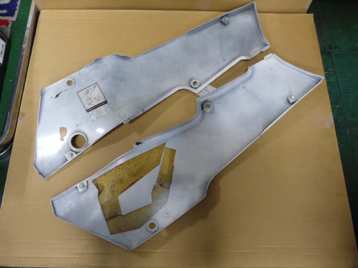 CU00487／ヤマハ　FZ400R　サイドカバー　RLセット　※補修品【中古品】_画像2