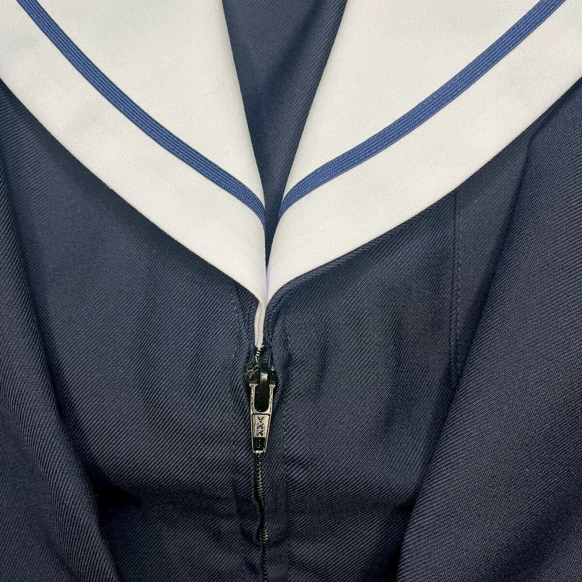 K394【新品・未使用品】NIKKE FUJIKO セーラー服 150A 長袖 前割型 濃紺×白襟 女子制服 学生服 中学 高校 JK 箱あり コスプレ 替え襟付き_画像5