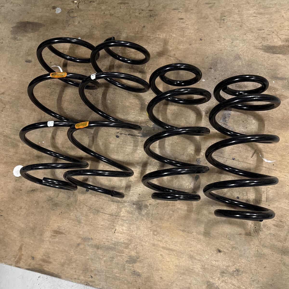 送料込み！30アルファード 前期 2500cc 2WD 純正 スプリング 美品 ヴェルファイア ベルファイア_画像1