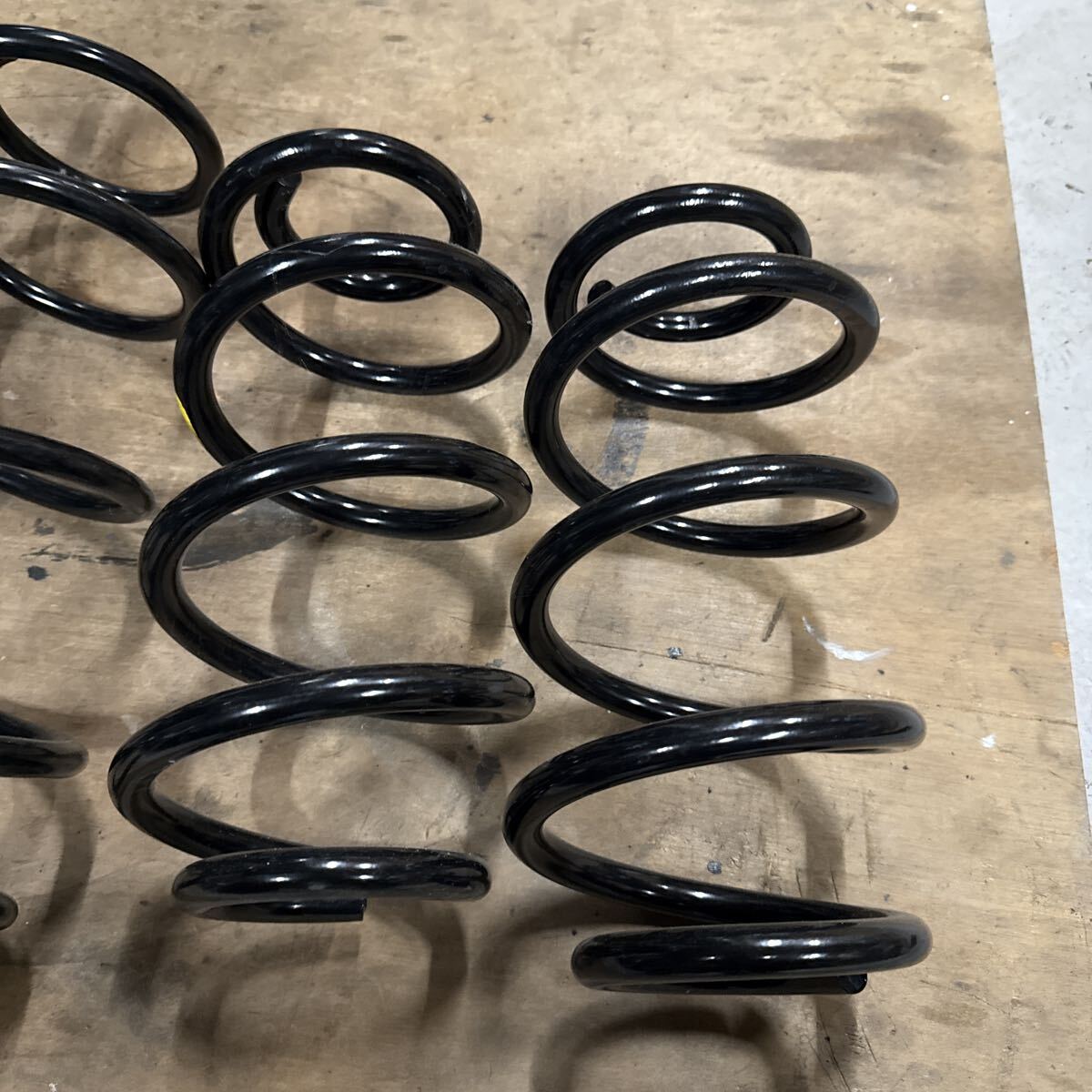 送料込み！30アルファード 前期 2500cc 2WD 純正 スプリング 美品 ヴェルファイア ベルファイア_画像2