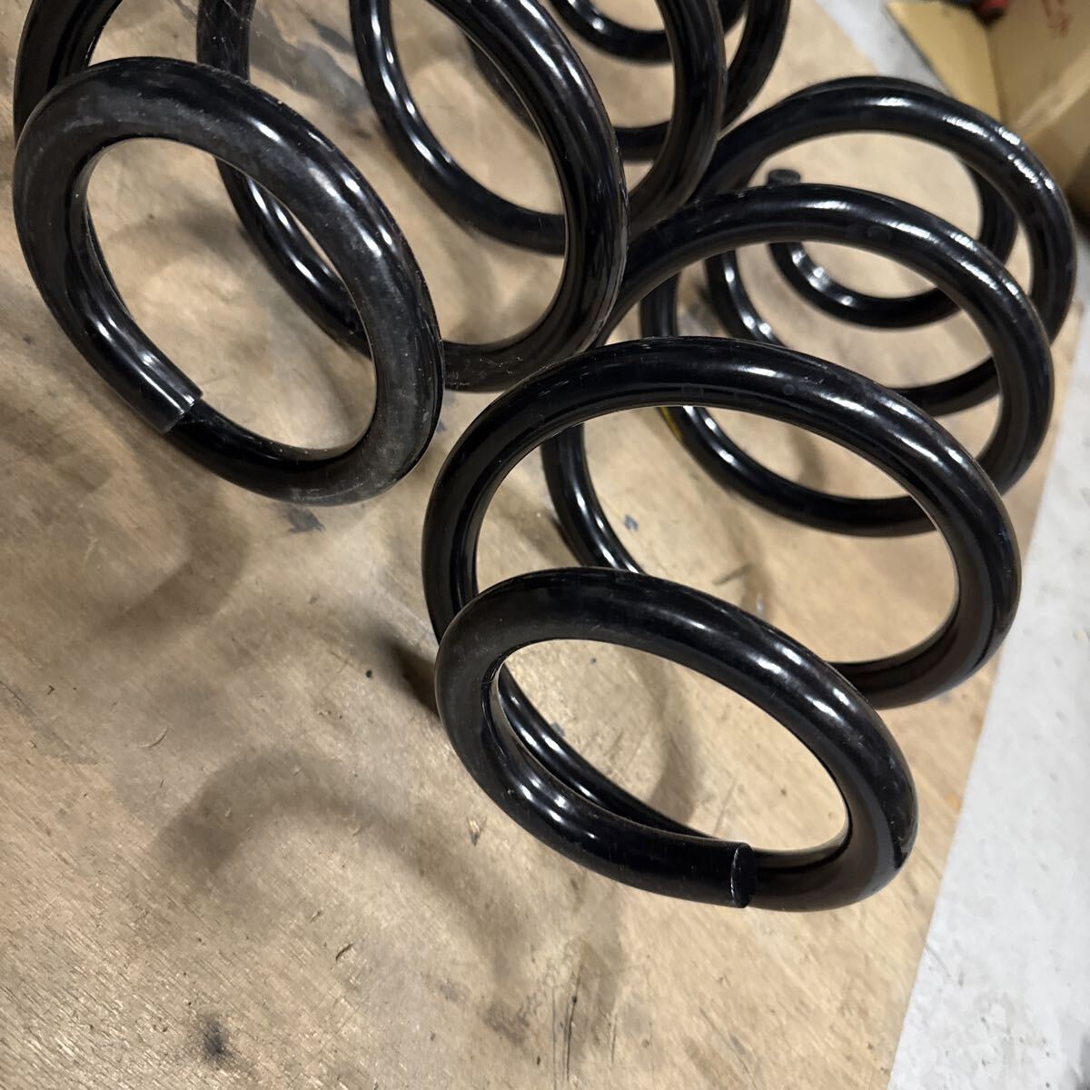 送料込み！30アルファード 前期 2500cc 2WD 純正 スプリング 美品 ヴェルファイア ベルファイア_画像5