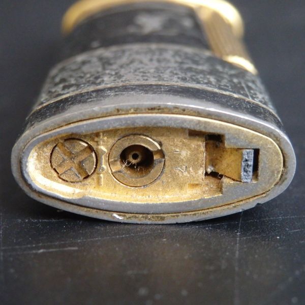 １円スタート 激レア Yves Saint Laurent イヴサンローラン YSL 他 ローラー ガスライター ３点 12-4 41883_画像3