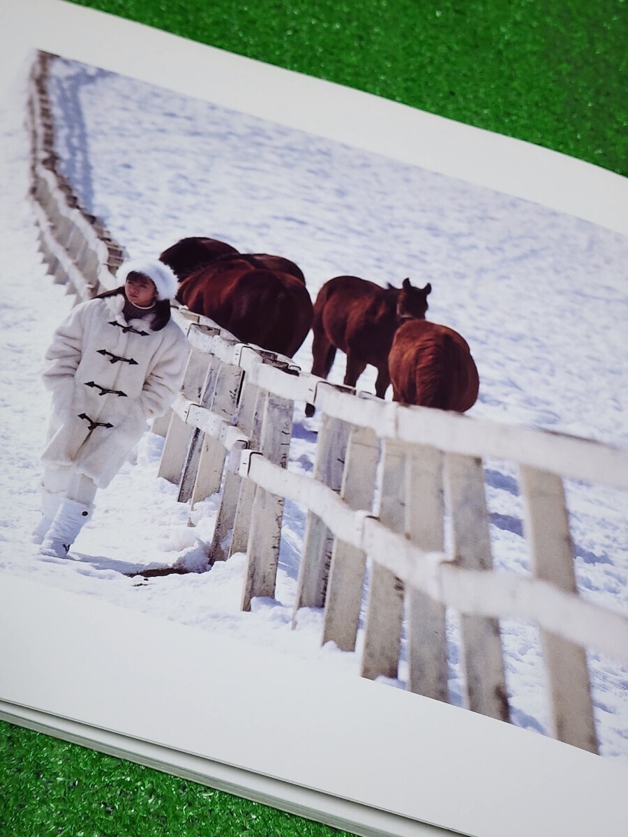 斉藤由貴　写真集　「優駿 ORACION」　1988年初版本　フジテレビ開局30周年記念作品　当時本_画像6