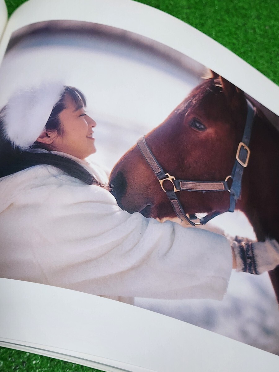 斉藤由貴　写真集　「優駿 ORACION」　1988年初版本　フジテレビ開局30周年記念作品　当時本_画像8