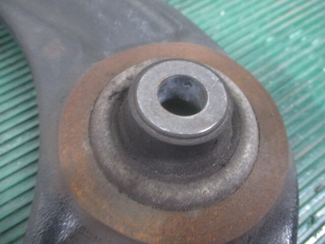 プジョー 5008 ABA-T875F02 フロント右ロアアーム_画像2