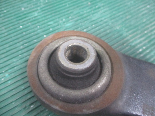 プジョー 5008 ABA-T875F02 フロント右ロアアーム_画像3