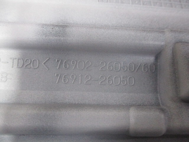 トヨタ グランエース 3DA-GDH303W サイドパネルプロテクタモールLH 76902-26050-A1_画像3