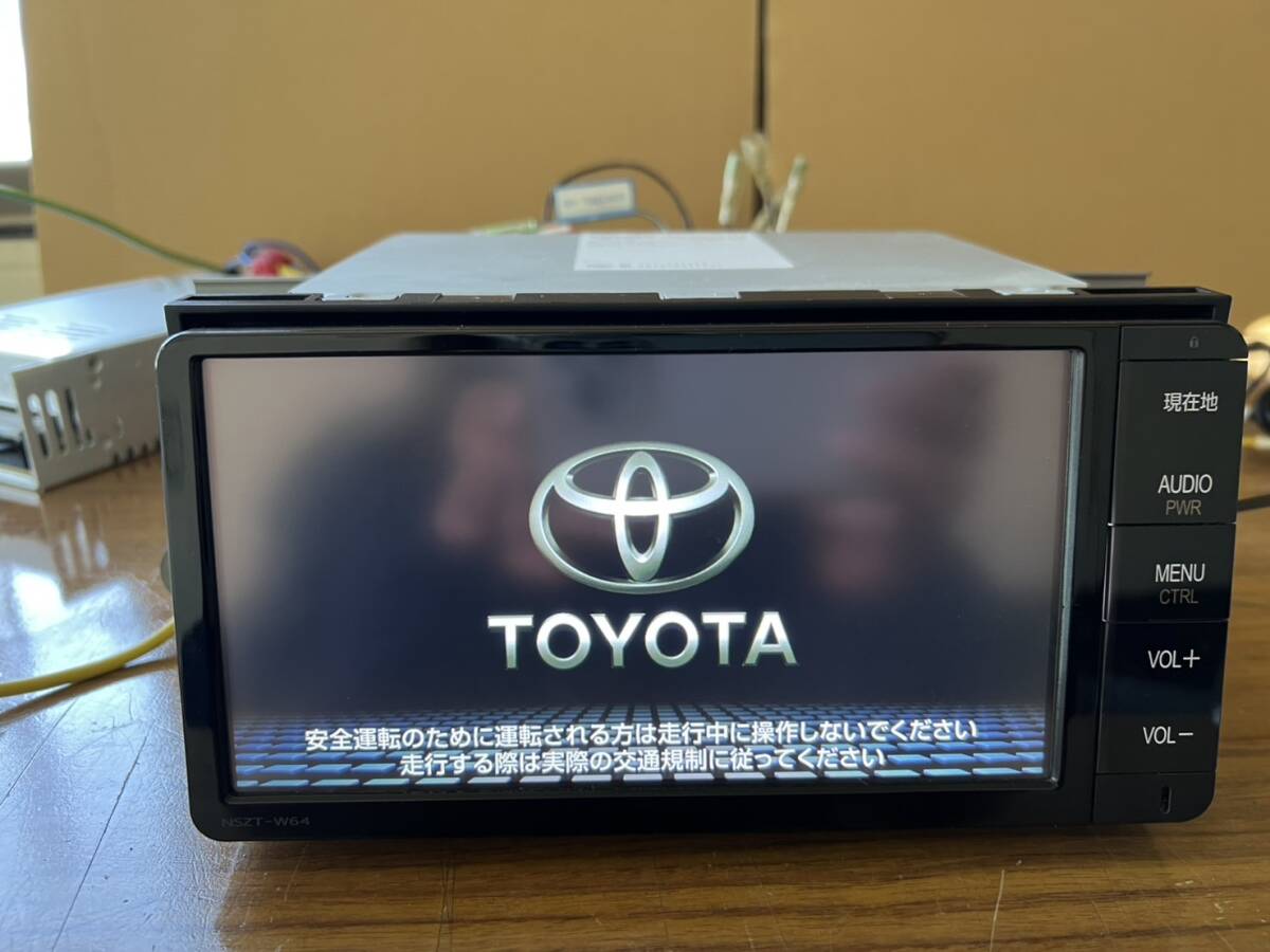 トヨタ純正　メモリーナビ　NSZT-W64　TV CD DVD SD Bluetooth　地図データ2014年　動作確認済　アクア NHP10_画像2