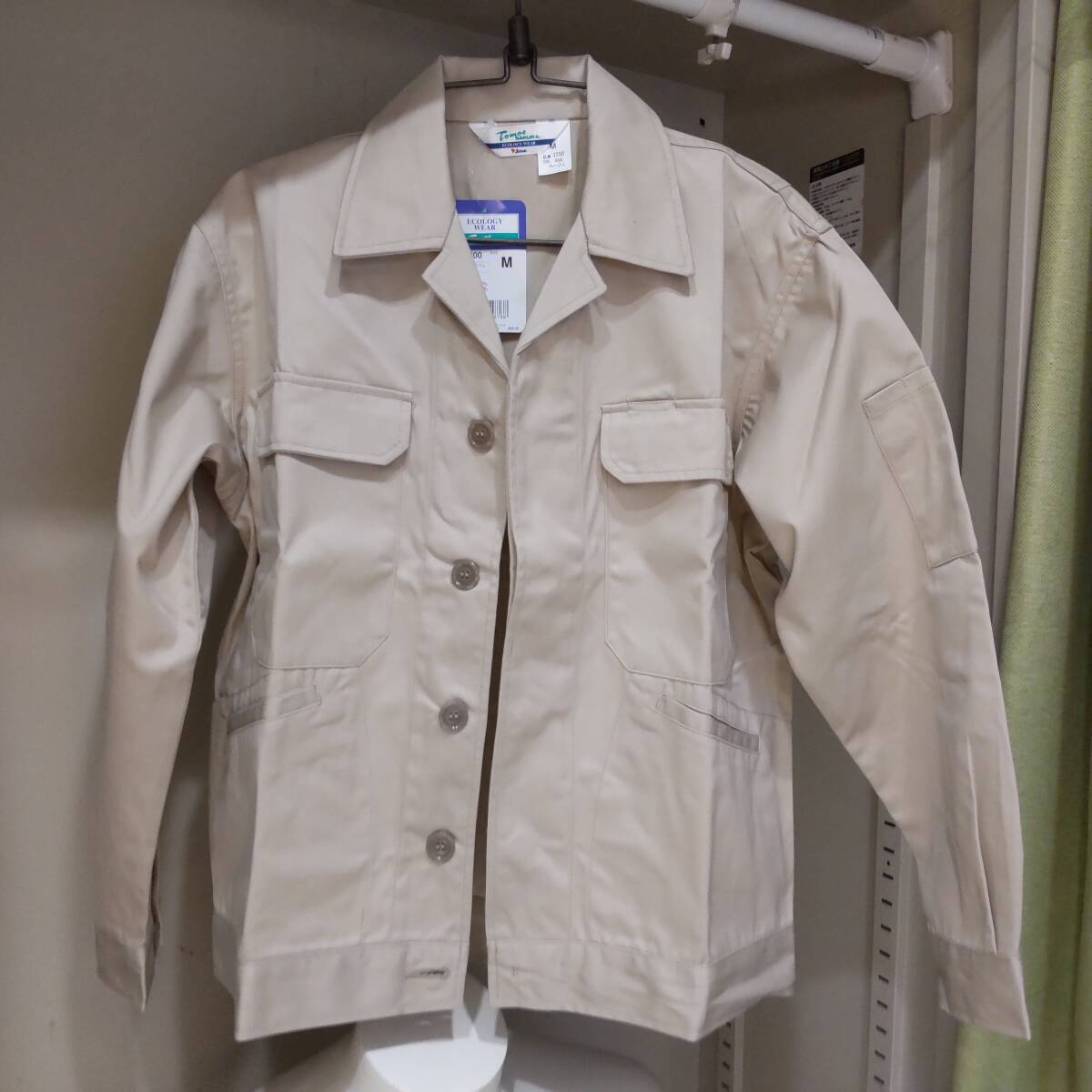 Y111810■(20)未使用 自重堂 TomoeSAKURA 秋冬 エコ製品制電ジャンパー 3300 ボタン Mサイズ ベージュ 作業服 作業着 保管品■_画像5