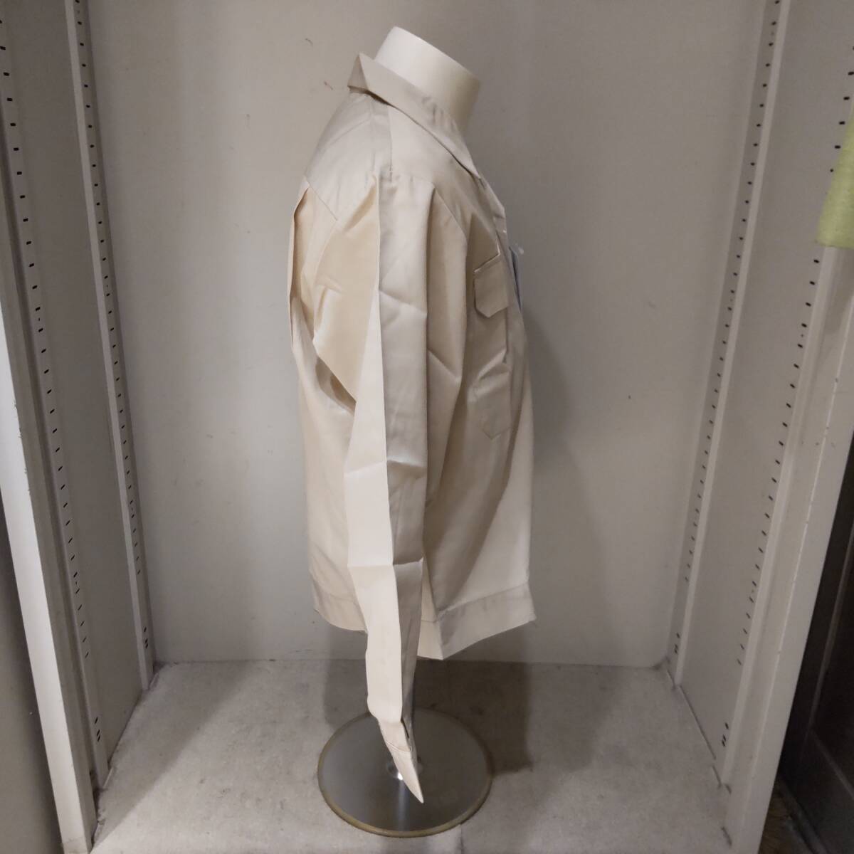 Y111901■(22)未使用 自重堂 TomoeSAKURA 春夏 エコ製品制電ジャンパー 6058 ボタン Lサイズ ベージュ 作業服 作業着 保管品■_画像4