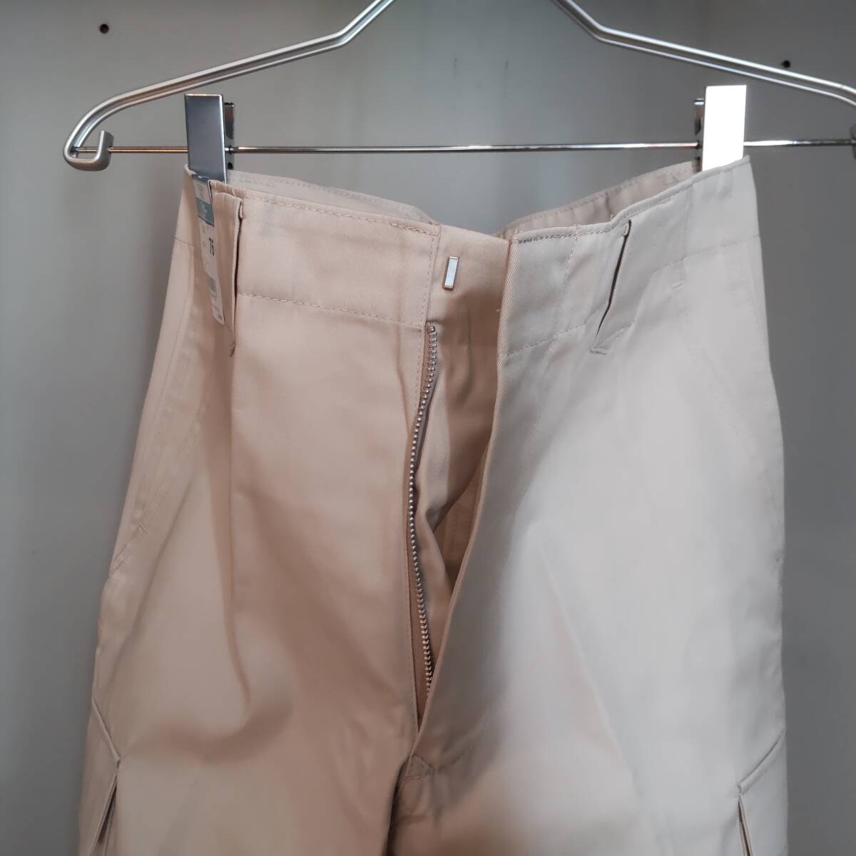 Y111909■(30)未使用 自重堂 TomoeSAKURA 春夏 エコ製品制電カーゴパンツ 5036 サイズ76 S? ベージュ 作業服 作業着 保管品■_画像6