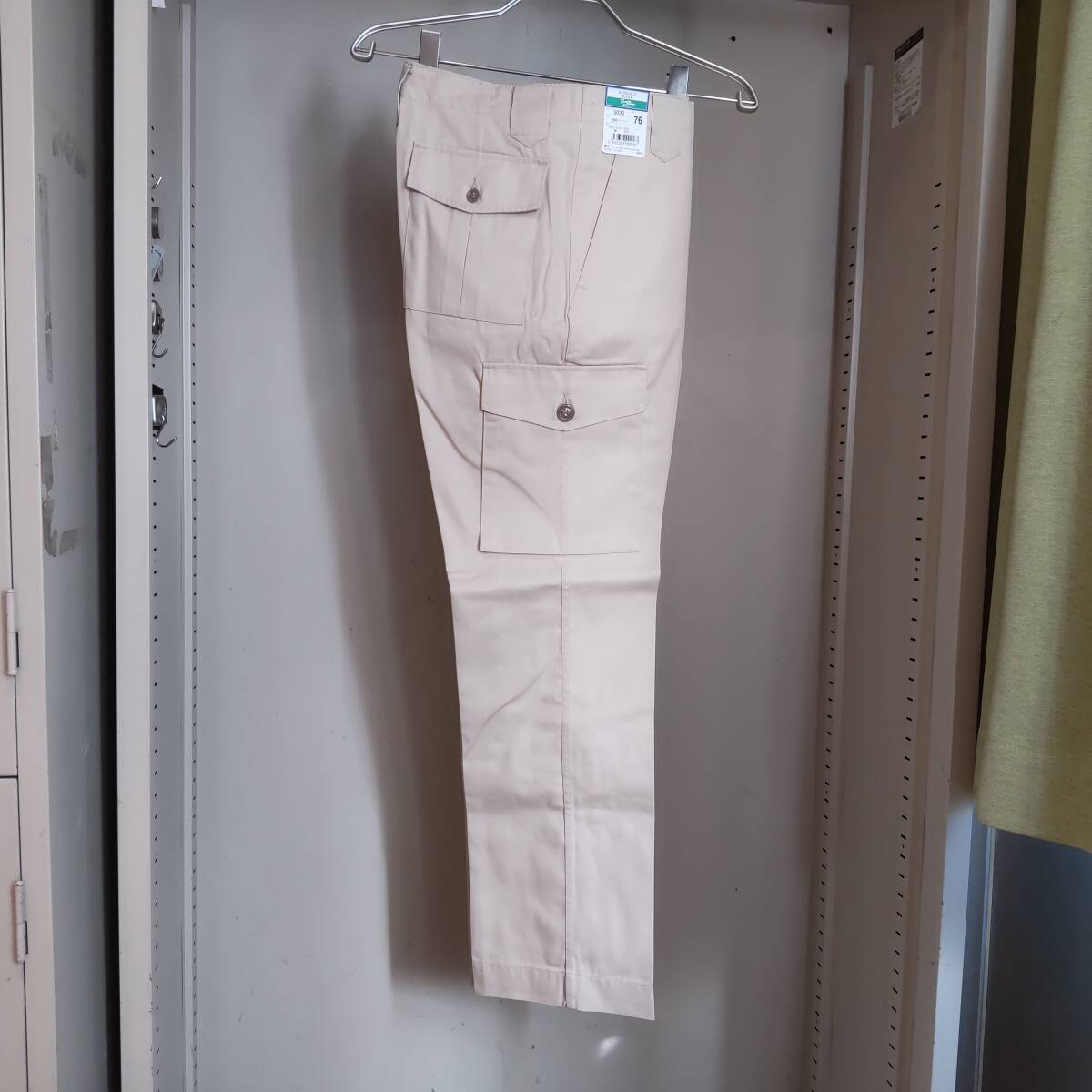 Y111910■(31)未使用 自重堂 TomoeSAKURA 春夏 エコ製品制電カーゴパンツ 5036 サイズ76 S? ベージュ 作業服 保管品 小さな汚れあり■_画像5