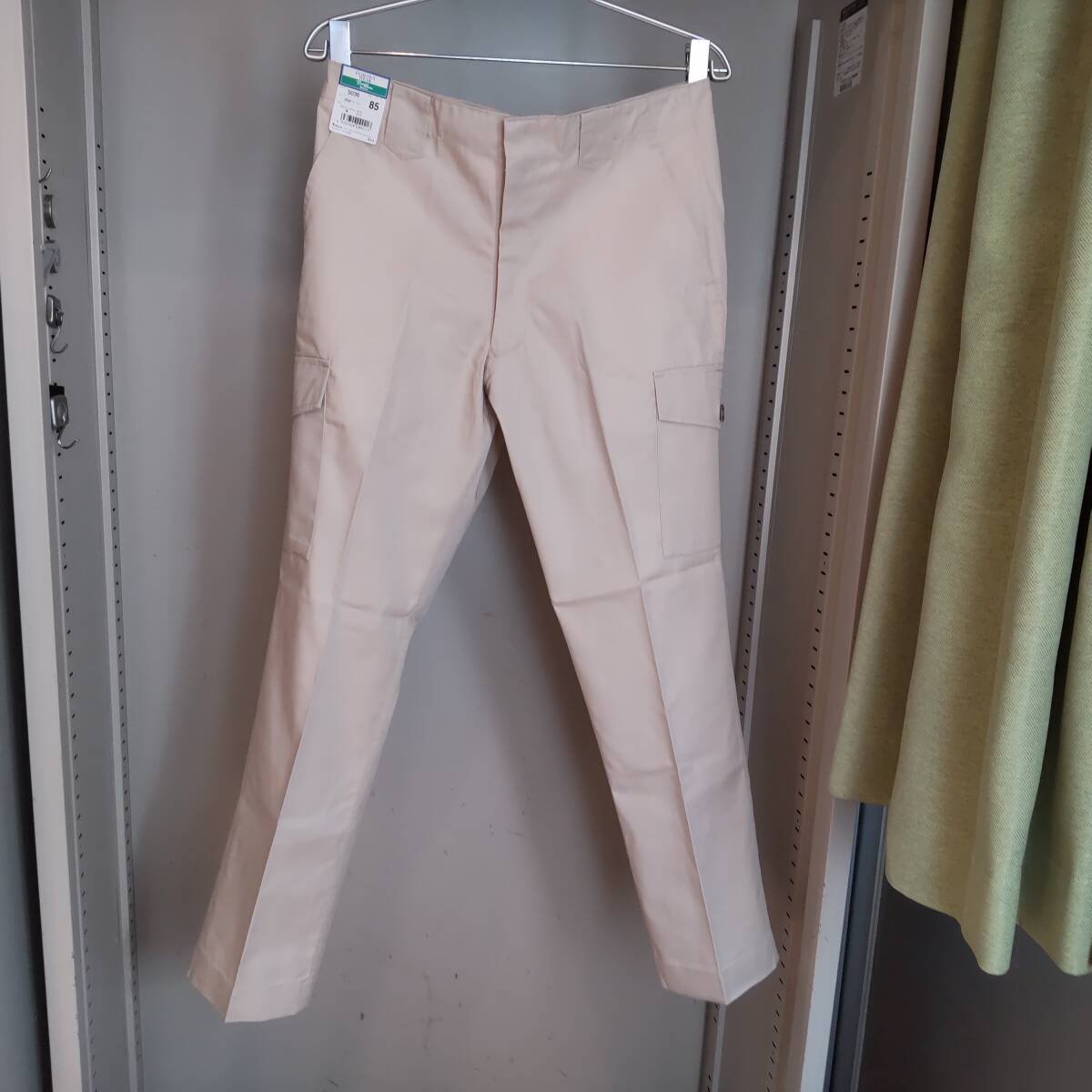 Y111912■(33)未使用 自重堂 TomoeSAKURA 春夏 エコ製品制電カーゴパンツ 5036 サイズ85 XL? ベージュ 作業服 作業着 保管品■_画像1