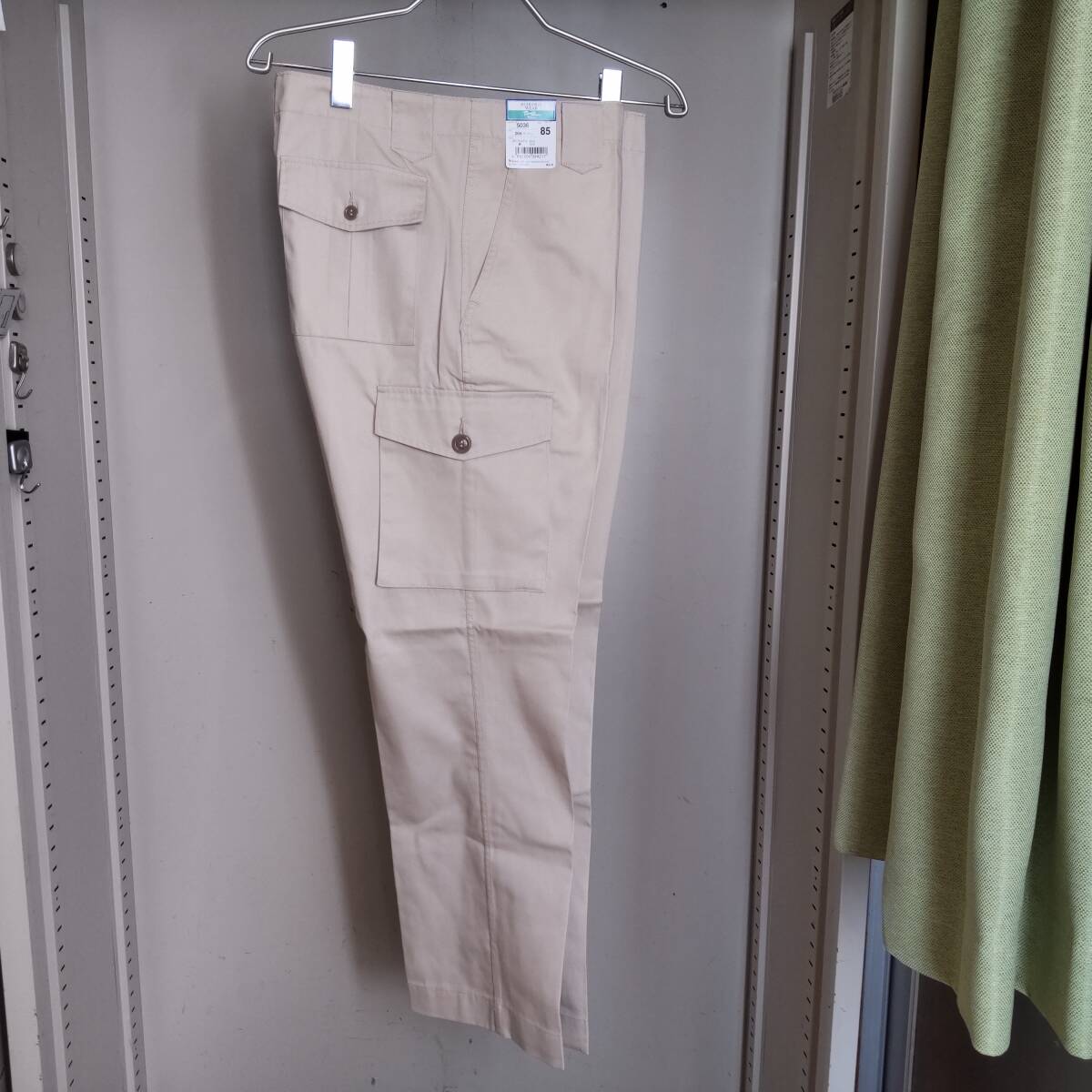 Y111912■(33)未使用 自重堂 TomoeSAKURA 春夏 エコ製品制電カーゴパンツ 5036 サイズ85 XL? ベージュ 作業服 作業着 保管品■_画像4