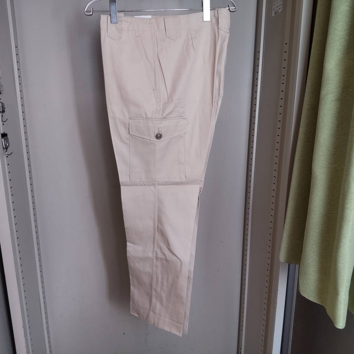 Y111912■(33)未使用 自重堂 TomoeSAKURA 春夏 エコ製品制電カーゴパンツ 5036 サイズ85 XL? ベージュ 作業服 作業着 保管品■_画像2