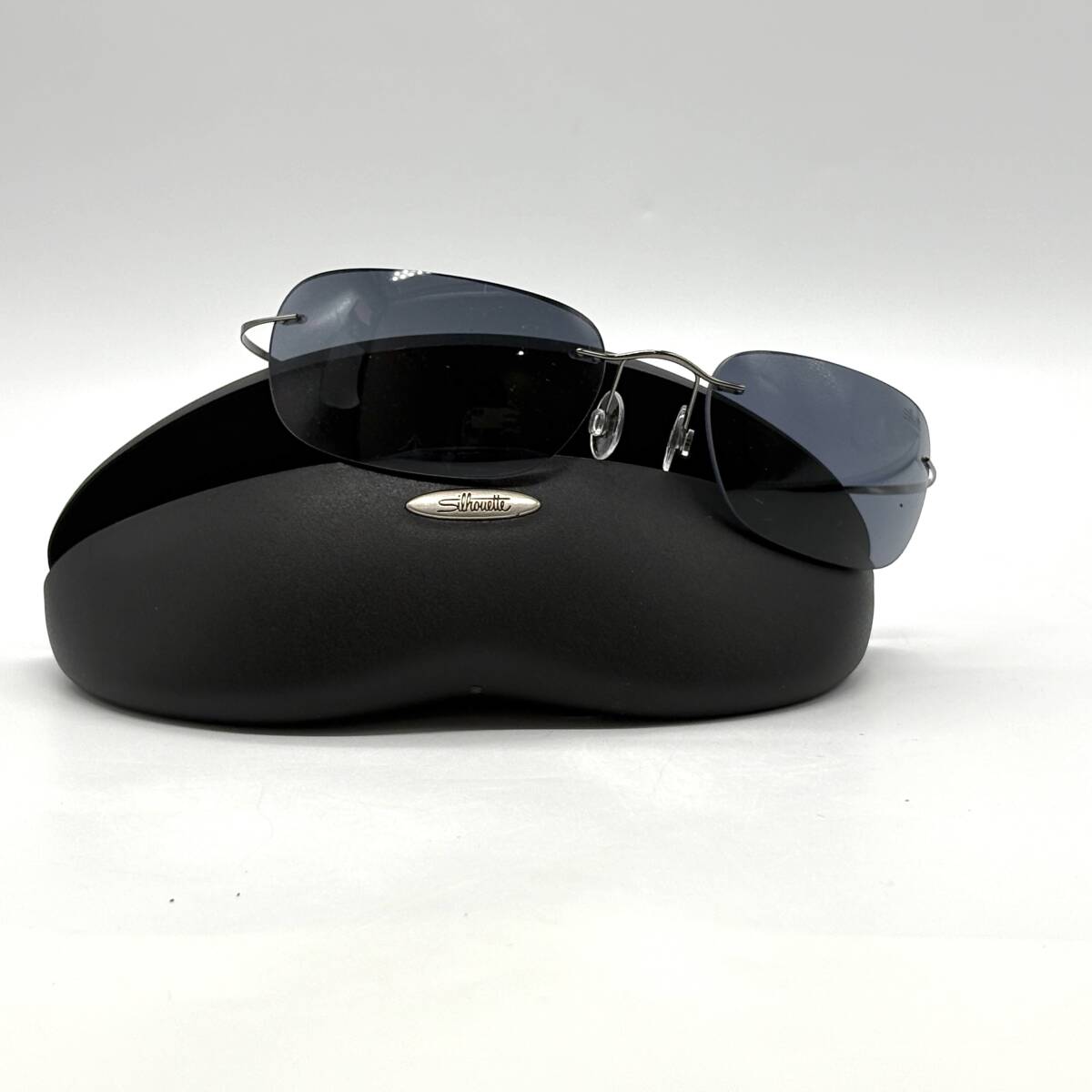 AY2790■Silhouette サングラス シルエット 8562 65 6076 オーストラリア製 2［3］ブルー系 ケース付き 1円スタート　_画像1