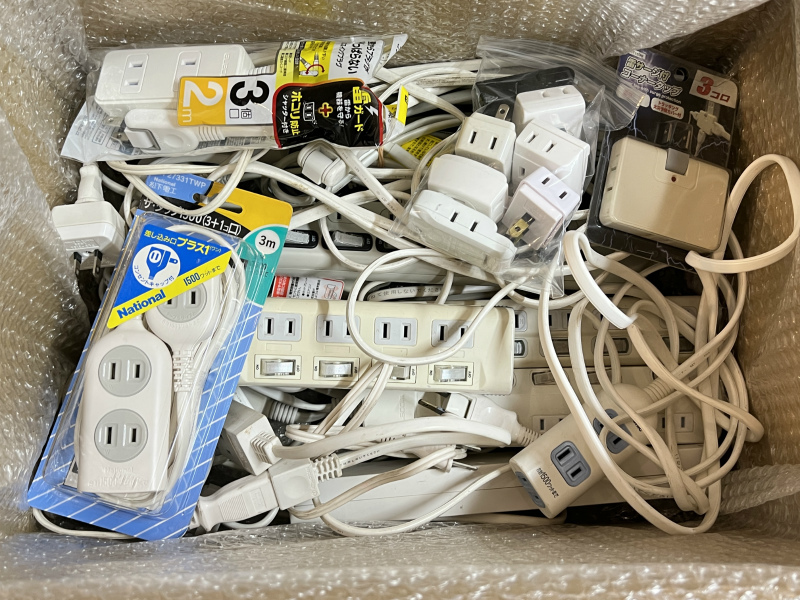 未検品 マルチタップ 延長コード 等 色々 大量 おまとめセット その10 一部未使用品含む 約7.6キロ 現状渡し_画像2